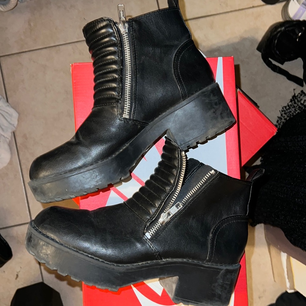 Moto boots